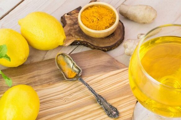 Drink with lemon, ginger and turmeric to increase effectiveness